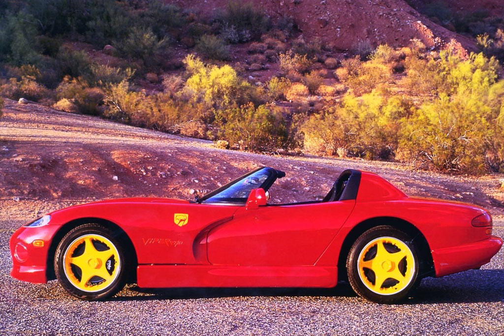 red-dodge-viper-with-yellow-wheels-worst-colour-combinations